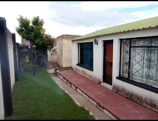 2 BEDROOM HOUSE FOR SALE IN SOSHANGUVE G